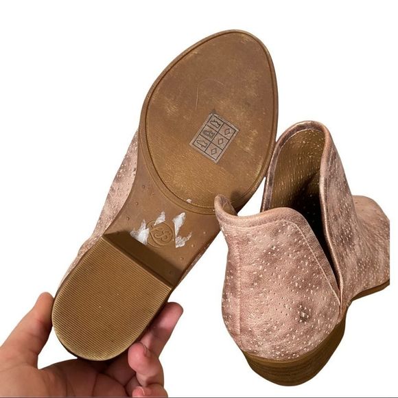 Lucky brand beige/pink metallic ankle booties size 6 excellent condition - Picture 5 of 6